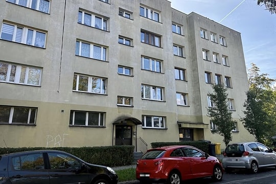 Người phụ nữ 27 năm chỉ ở trong nhà