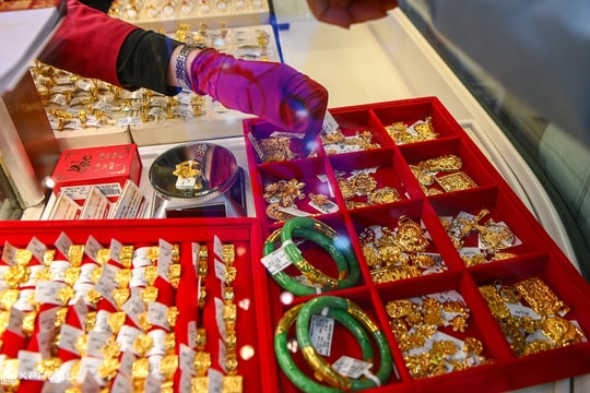 Thanh tra tiệm vàng tại TP HCM và Đồng Nai