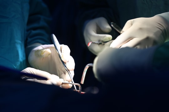 Bé gái bị sốc tim khi chạy thể dục buổi sáng