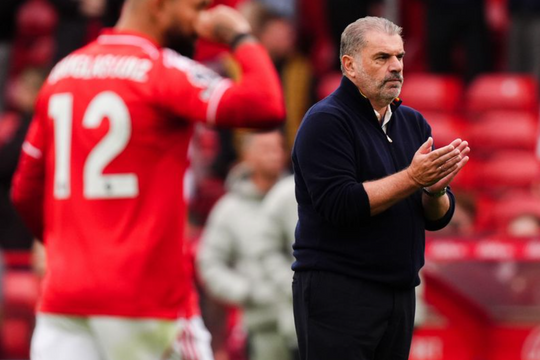 Nottingham sa thải HLV sau trận thua thảm Chelsea