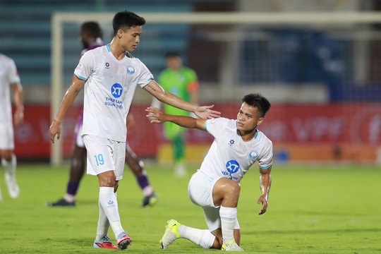 Nam Định thua liền ba trận ở V-League 2025-2026