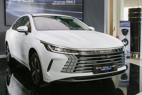 BYD Seal 5 - sedan PHEV đầu tiên ra mắt Việt Nam, giá 696 triệu đồng