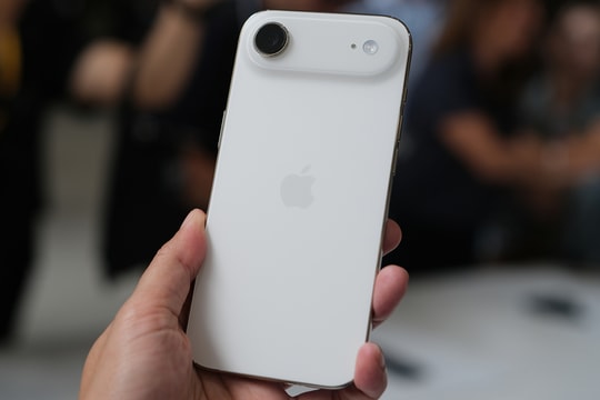 iPhone Air 'cháy hàng' khi mở bán tại Trung Quốc