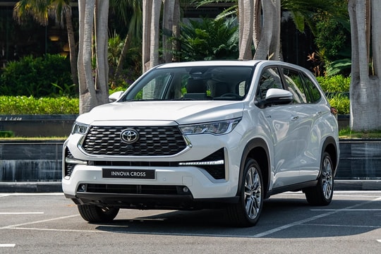 Toyota Innova Cross sắp có thêm bản 'giá mềm'