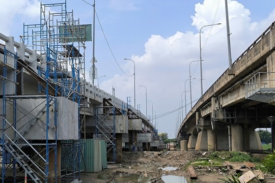 TP HCM nâng cầu trên tuyến huyết mạch cao thêm 1,25 m