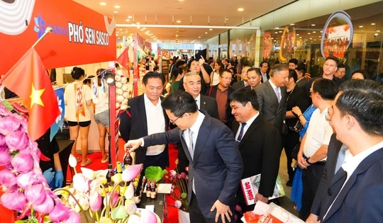 Thỏa sức thưởng thức phở Việt Nam "chính hiệu" từ đầu bếp 5 sao ở Singapore