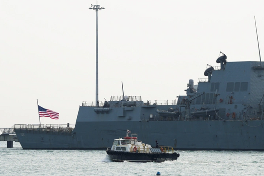 Hải quân Mỹ tấn công tàu buôn ma túy, hai người sống sót bị dẫn độ