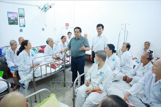 Thủ tướng Phạm Minh Chính kiểm tra, chỉ đạo xử lý các vướng mắc tại Cần Thơ