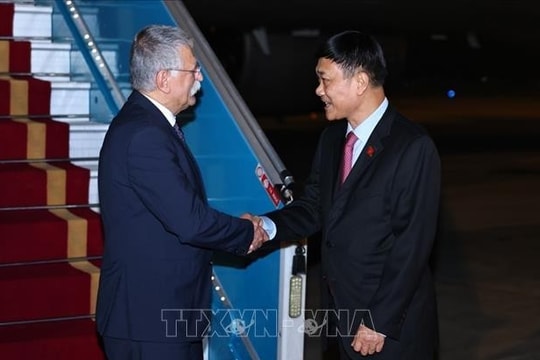 Chủ tịch Quốc hội Hungary Kover Laszlo đến Hà Nội