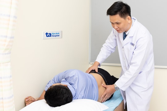 Vặn người 'răng rắc' có nguy hiểm không?