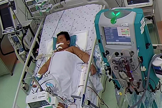 Bé trai 7 tuổi suýt chết vì biến chứng hiếm của sốt xuất huyết