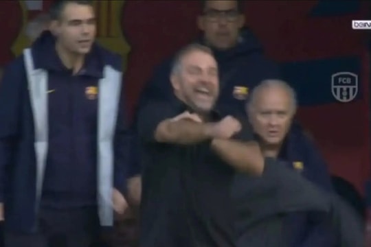 Flick ăn mừng thô tục trong chiến thắng của Barca