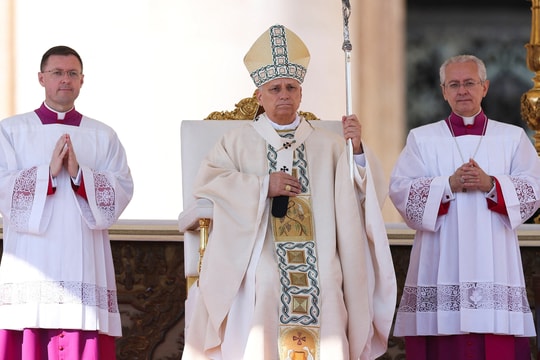 Giáo hoàng phong thánh cho 7 người