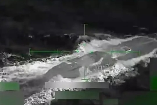 Ông Trump đăng video bắn nổ 'tàu ngầm chở ma túy' ngoài khơi Venezuela