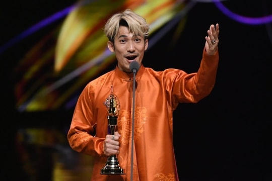 Liên Bỉnh Phát thắng giải Thị đế ở Trung Quốc