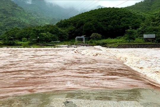 Chủ động ứng phó với mưa lớn, lũ lụt và sạt lở do bão số 12