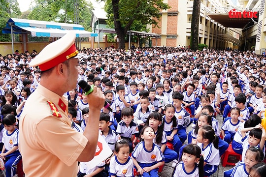 Kéo giảm tai nạn giao thông - Bài cuối: Xây dựng văn hoá giao thông từ mái trường