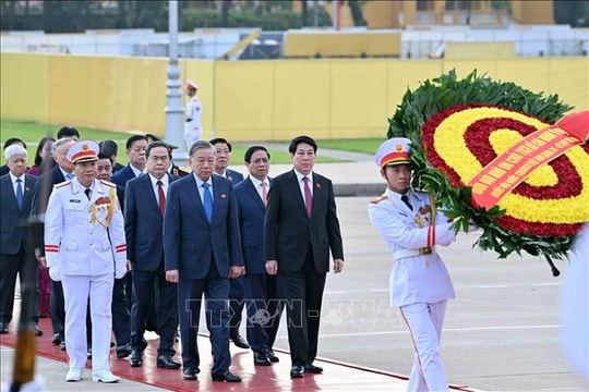 Lãnh đạo Đảng, Nhà nước, đại biểu Quốc hội vào Lăng viếng Chủ tịch Hồ Chí Minh