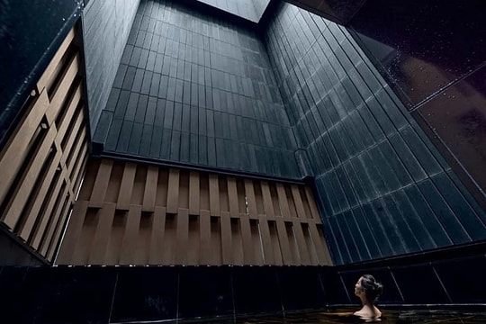 Khách nữ lo lắng khi lần đầu khỏa thân tắm onsen tại Nhật