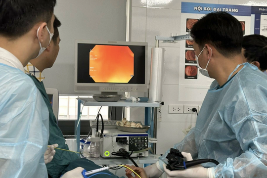 'Ăn gom bữa' âm thầm hủy hoại dạ dày người trẻ