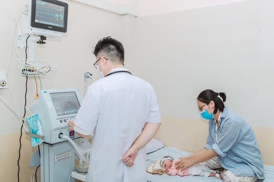 Vì sao trẻ nhiễm virus hợp bào hô hấp dễ trở nặng?