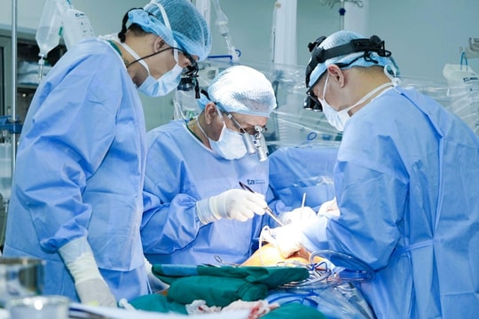 Tắc hẹp mạch máu tim không triệu chứng điển hình