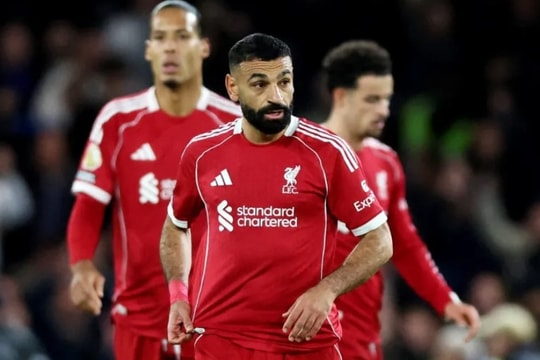 Salah, Van Dijk bị chỉ trích sau trận thua Man Utd