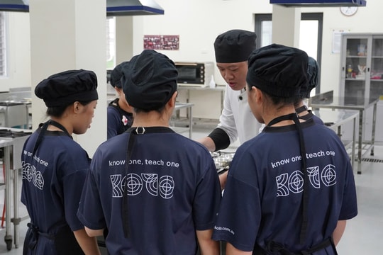 Kỷ lục Guinness từ bánh mì giúp thanh thiếu niên khó khăn