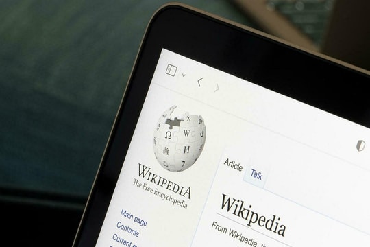 Wikipedia giảm truy cập do người dùng tìm kiếm qua AI