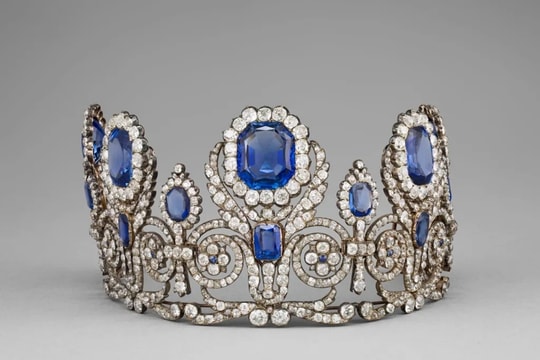 Những món trang sức bị đánh cắp ở bảo tàng Louvre