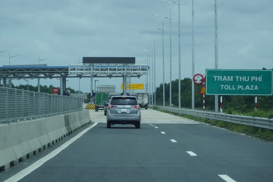 Dừng xe trên đường cao tốc có bị phạt nguội?