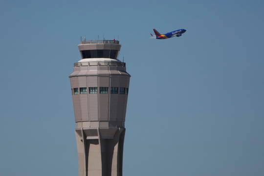 'Các kiểm soát viên không lưu có thể khiến chính phủ Mỹ mở cửa trở lại'
