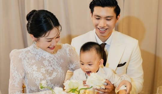 Con trai Đoàn Văn Hậu - Doãn Hải My biểu cảm cực đáng yêu trong ngày đặc biệt