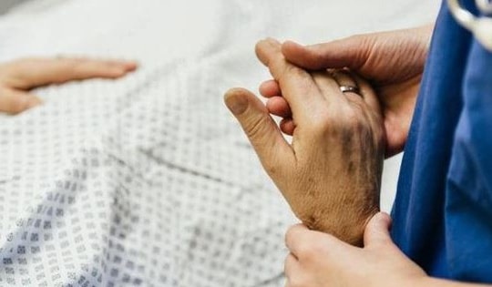 Điều "lạ" xảy ra tại đám tang cụ ông 74 tuổi