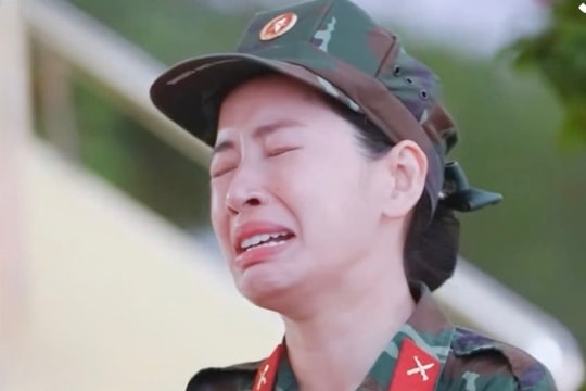 Lý do Chi Pu bật khóc nức nở