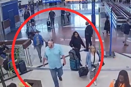 Cảnh sát Mỹ bắt người mang súng trường AR-15, ngăn chặn xả súng tại sân bay