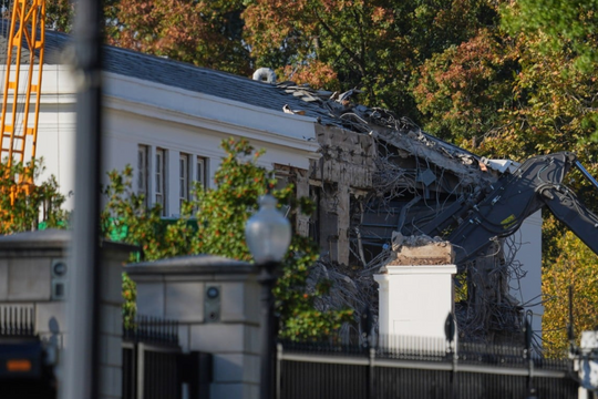 Ông Trump phá dỡ một phần Nhà Trắng, xây phòng khiêu vũ 250 triệu USD