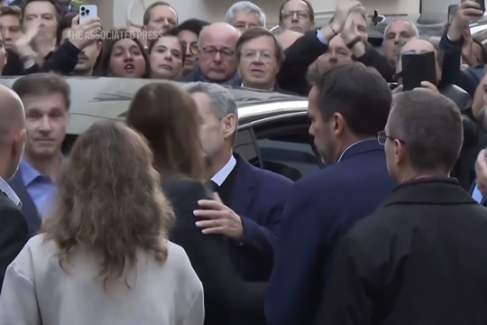 Cựu Tổng thống Pháp Nicolas Sarkozy vào tù