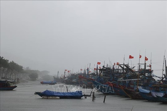 Đề phòng nước dâng ở vùng ven bờ, ven biển từ Quảng Trị tới Đà Nẵng