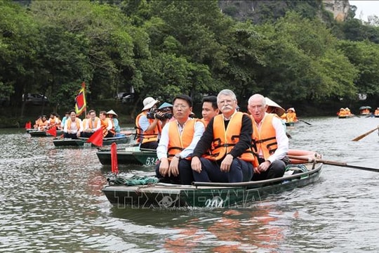 Đoàn Chủ tịch Quốc hội Hungary thăm tỉnh Ninh Bình