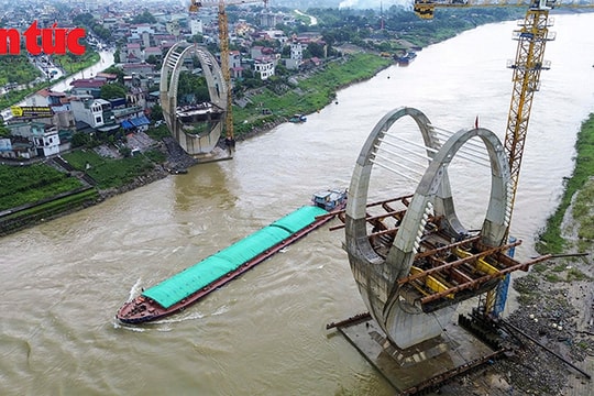 Cầu mới vượt sông Đuống có thiết kế độc đáo dần thành hình