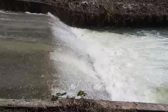 Khẩn trương tìm kiếm nạn nhân bị mất tích tại đập tràn xã Xuân Phú