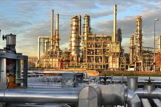 Giá dầu rơi xuống mức thấp nhất kể từ đầu tháng 5/2025