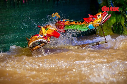 'Giữ lửa' nghệ thuật dân gian múa rối nước giữa lòng đô thị