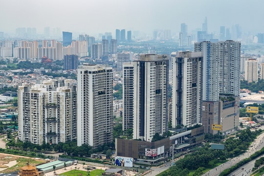 2 tỷ đồng, mua chung cư rộng ở Bình Dương cũ hay căn nhỏ tại trung tâm TP HCM?