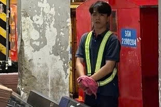 Nhân viên sân bay lục hành lý ký gửi, lấy trộm 50 triệu đồng