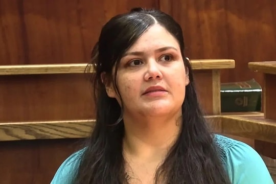 Chuyển tinh dịch cho bạn tù qua lỗ thông hơi để thụ thai