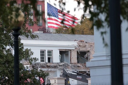 Ông Trump cho phá dỡ một góc Nhà Trắng để xây phòng khiêu vũ