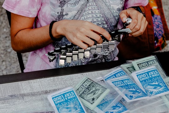 Dân Chicago phát còi cho nhau để cảnh báo về đặc vụ di trú