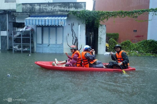 Dự trữ lương thực, huy động xuồng cứu hộ đề phòng lũ lớn